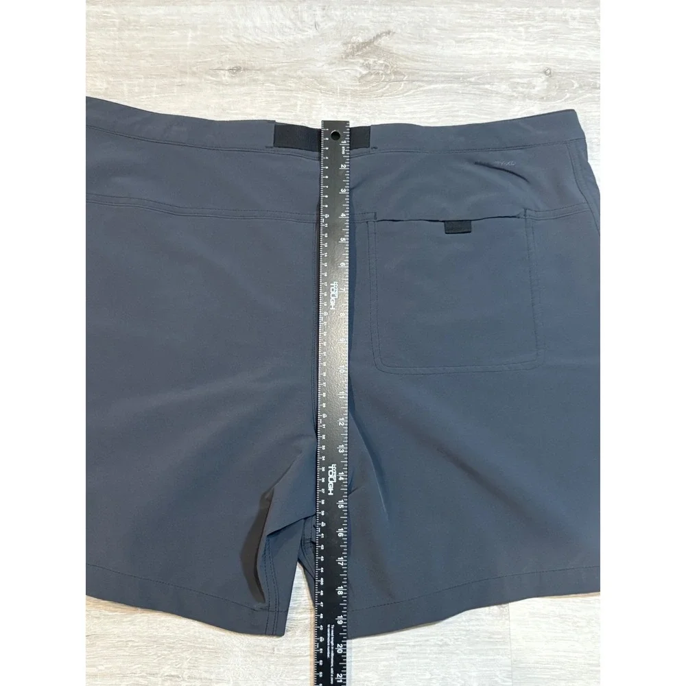 The North Face Mens XXL Gray‎ Hiking Shorts Belted Zip Pockets Outdoor